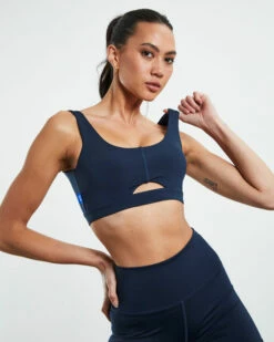 03 Outdoor Active Crop Bra Navy