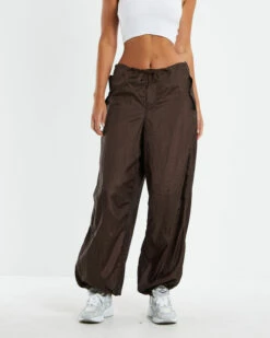 Leoni Parachute Tech Cargo Pants Brown