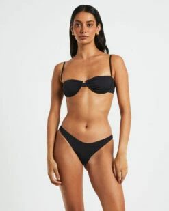 Skinny Strap Underwire Top In Black