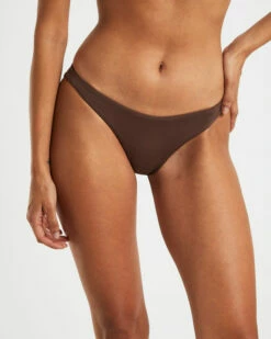 Low Waisted Classic Bikini Bottoms In Coffee Brown