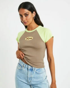 Infinity Short Sleeve Raglan Tee In Taupe Brown