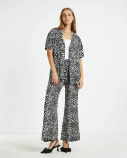 Lola Short Sleeve Zebra Black -Insight Shop 3 44602