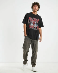 Mitchell & Ness NBA Champs T-shirt Chicago Bulls Faded Black -Insight Shop 3 59647