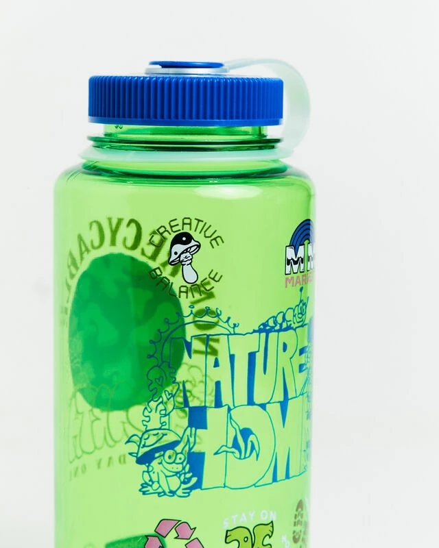 MARKET Nature Is Home Water Bottle Eden Green 5 MARKET Nature Is Home Water Bottle Eden Green - Image 3