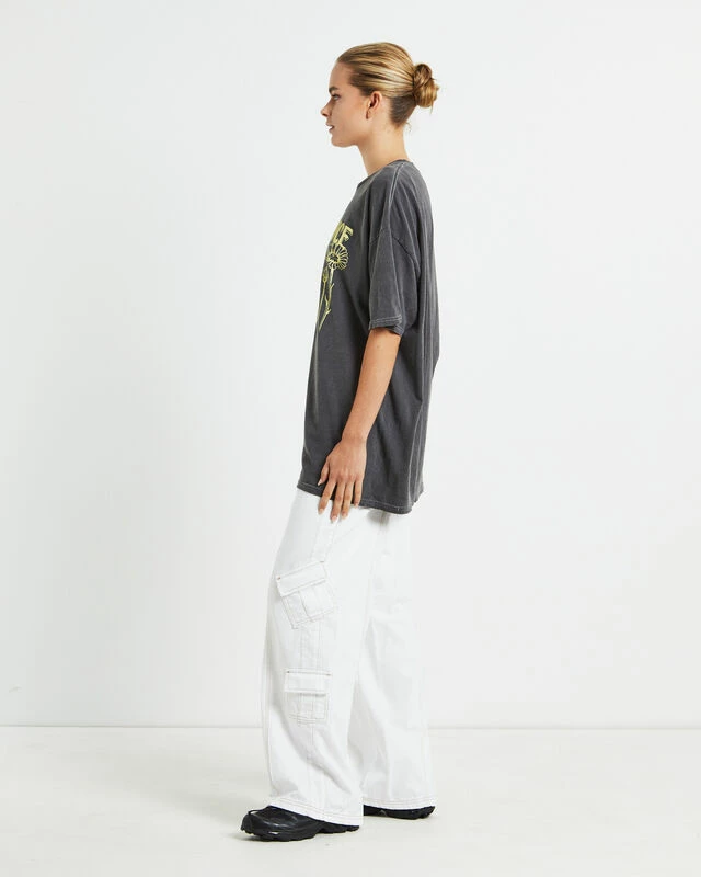 BDG Urban Outfitters BDG Nice Daisy Dad T-Shirt Grey 6 BDG Urban Outfitters BDG Nice Daisy Dad T-Shirt Grey - Image 4