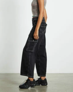 BDG Urban Outfitters BDG Low Rise Puddle Cargo Jeans Black 11 BDG Urban Outfitters BDG Low Rise Puddle Cargo Jeans Black -Insight Shop 4 25225