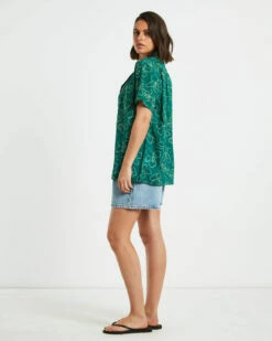 Lola Short Sleeve Relaxed Shirt In Floral Green -Insight Shop 4 75417