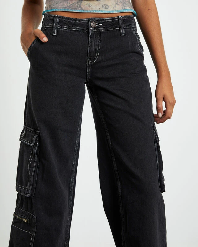 BDG Urban Outfitters BDG Low Rise Puddle Cargo Jeans Black 7 BDG Urban Outfitters BDG Low Rise Puddle Cargo Jeans Black - Image 5