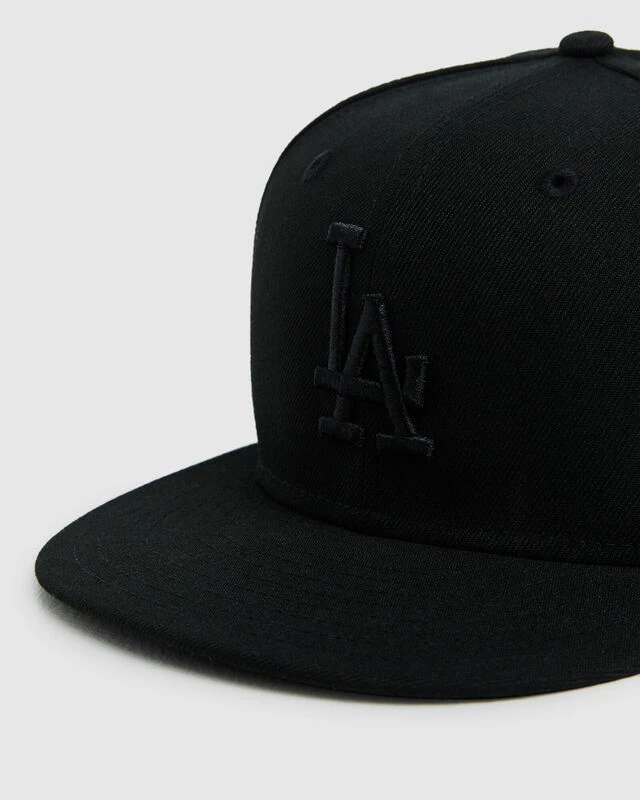 NEW ERA 9Fifty Los Angeles Dodgers Snapback Black On Black 7 NEW ERA 9Fifty Los Angeles Dodgers Snapback Black On Black - Image 5