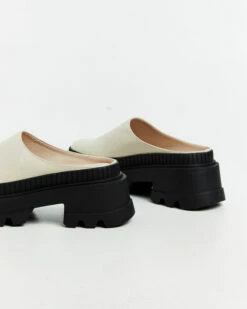 Platform Clogs Vanilla/Black -Insight Shop 5 58243