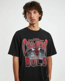 Mitchell & Ness NBA Champs T-shirt Chicago Bulls Faded Black -Insight Shop 5 59649