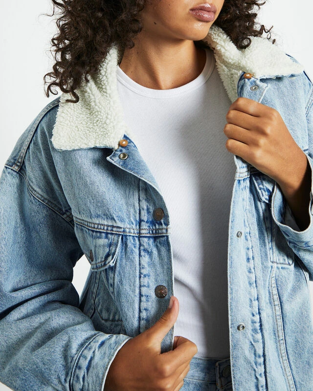 Levis XL Sherpa Trucker Jacket The Other Way Indigo Blue 8 Levis XL Sherpa Trucker Jacket The Other Way Indigo Blue - Image 6