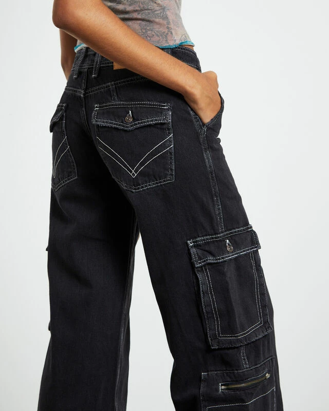 BDG Urban Outfitters BDG Low Rise Puddle Cargo Jeans Black 8 BDG Urban Outfitters BDG Low Rise Puddle Cargo Jeans Black - Image 6