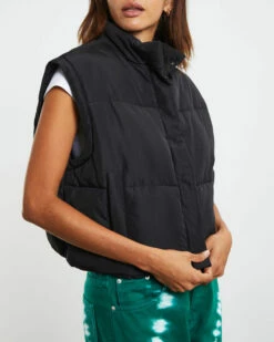 Casey Cropped Puffer Vest Black -Insight Shop 6 3437